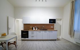 Lucy'S Apartments 2